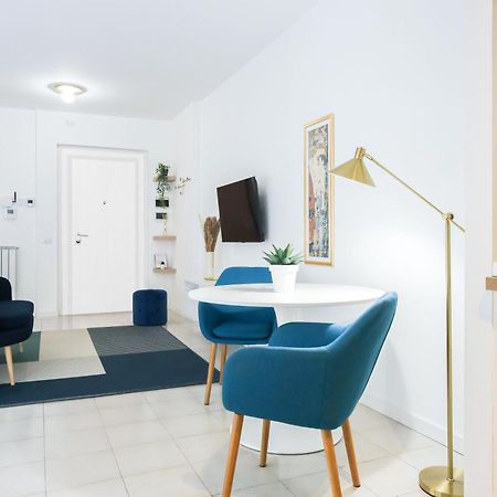 Glamorous Flat With Jacuzzi, King Size Bed And Small Balcony Perugia Exterior photo