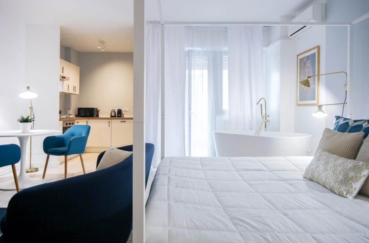 Glamorous Flat With Jacuzzi, King Size Bed And Small Balcony Perugia Exterior photo
